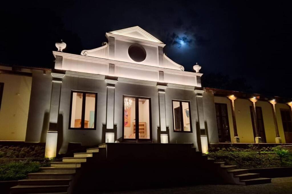 Retiro De Lujo Con Vistas Espectaculares Villa Antigua Exterior photo